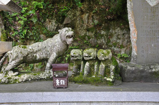 信貴山親子福寅親子像.jpg